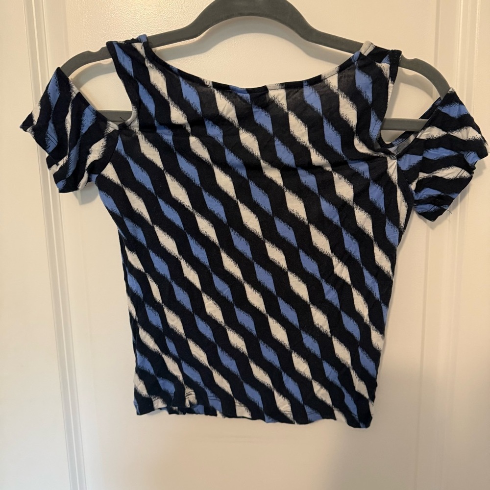 Women's Blue and Black Patterned Top Shoulder Cut-Out - Picture 5 of 7